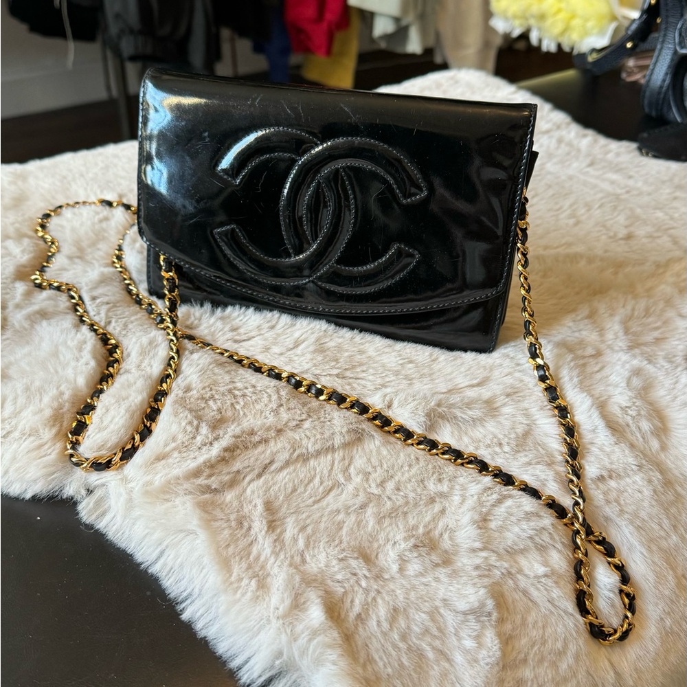 CHANEL Patent CC Wallet on Chain